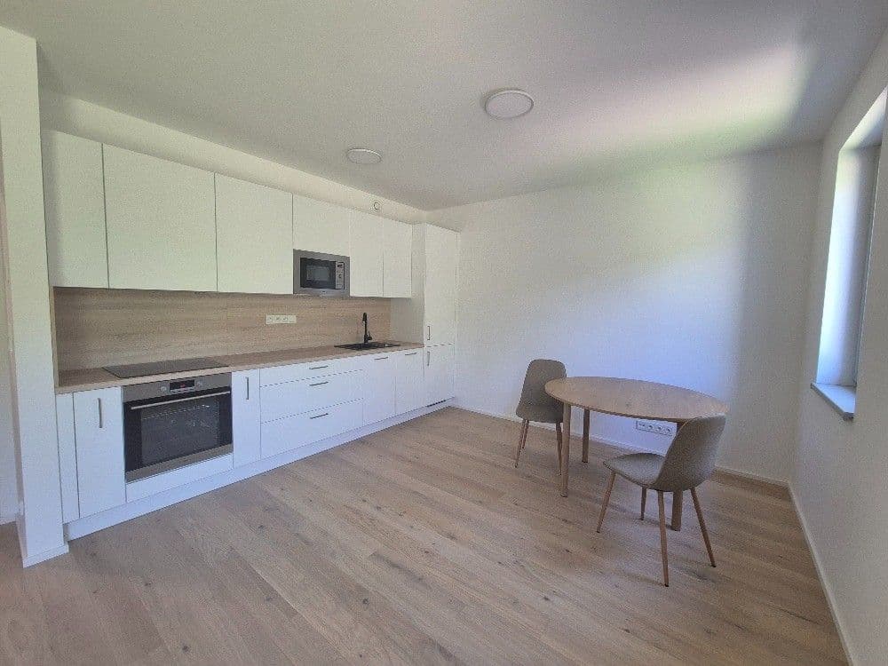 Pronájem bytu 1+kk 38 m², Mezitraťová, Praha, Praha Pronájem bytu 1+kk 38 m², Mezitraťová, Praha, Praha