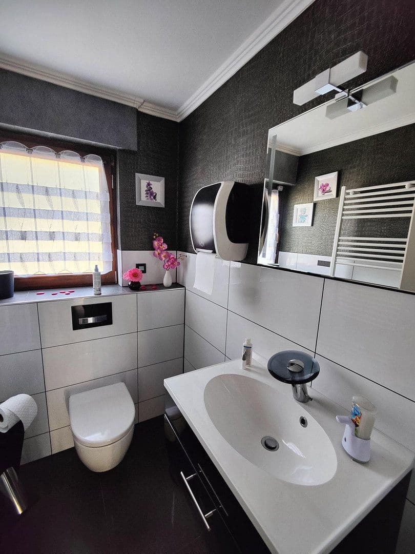 Prodej domu 328 m², pozemek 1.054 m², Remscheid, Severní Porýní-Vestfálsko Prodej domu 328 m², pozemek 1.054 m², Remscheid, Severní Porýní-Vestfálsko