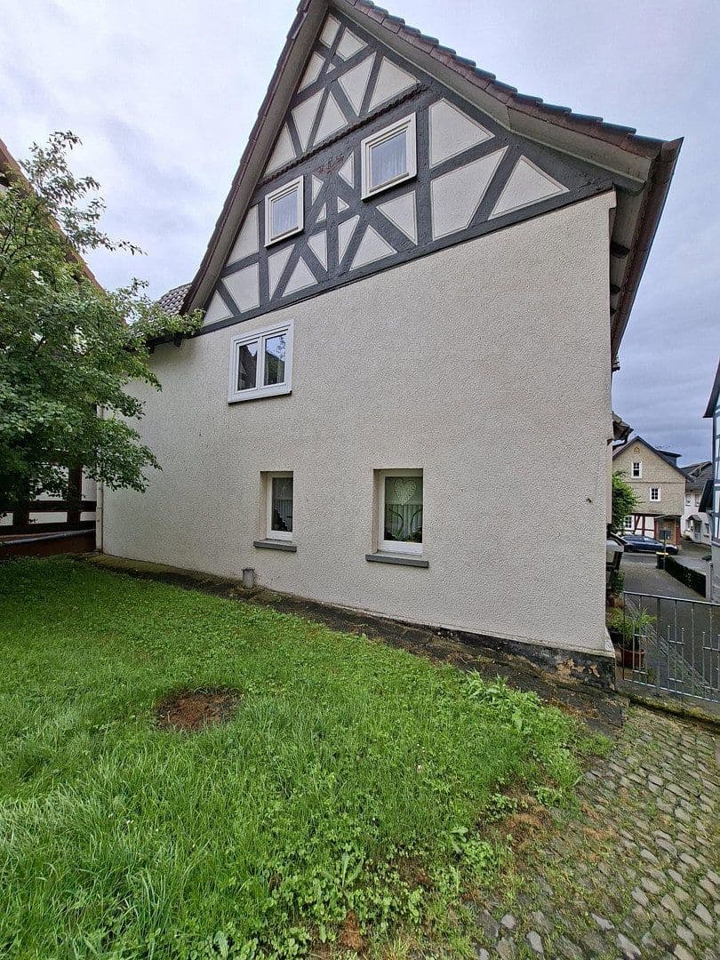Prodej domu 140 m², pozemek 306 m², Stadtallendorf, Hessen Prodej domu 140 m², pozemek 306 m², Stadtallendorf, Hessen