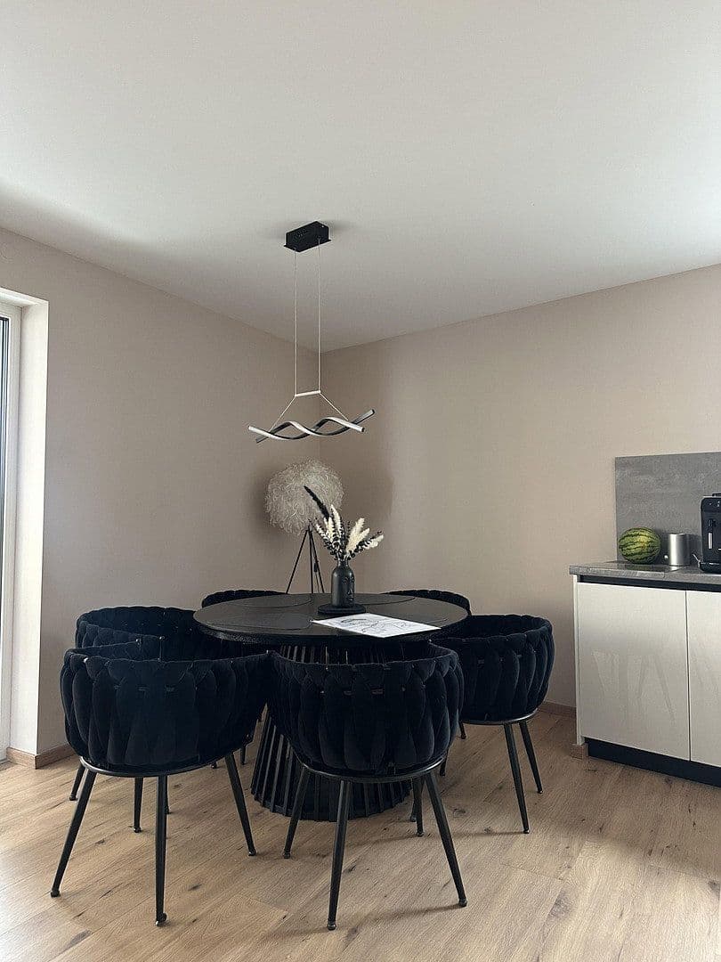 Pronájem bytu 4+kk 106 m², Feuerbacher Straße 20, Leonberg, Bádensko-Württembersko Pronájem bytu 4+kk 106 m², Feuerbacher Straße 20, Leonberg, Bádensko-Württembersko