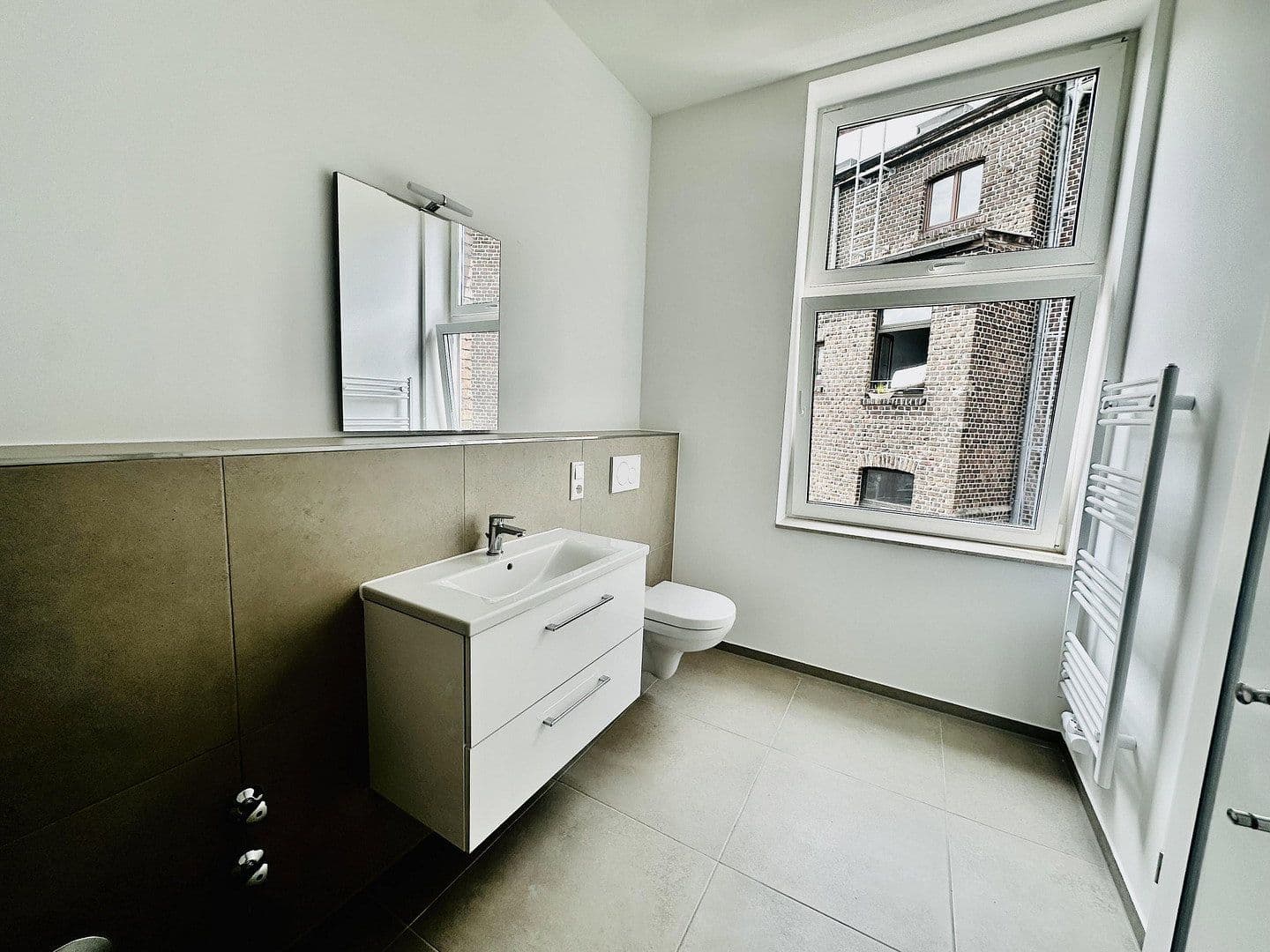 Prodej bytu 4+1 85 m², Adalbertsteinweg 204, Cáchy, Severní Porýní-Vestfálsko Prodej bytu 4+1 85 m², Adalbertsteinweg 204, Cáchy, Severní Porýní-Vestfálsko