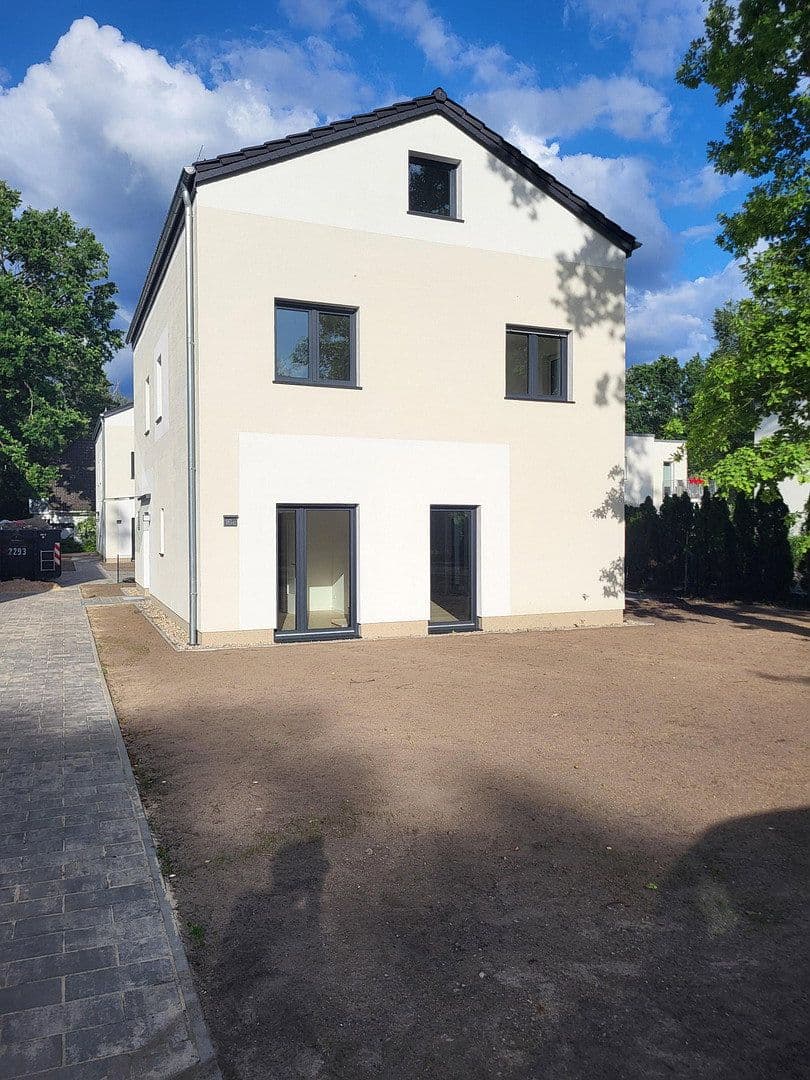 Prodej domu 150 m², pozemek 520 m², Finkenweg 16a, Falkensee, Braniborsko Prodej domu 150 m², pozemek 520 m², Finkenweg 16a, Falkensee, Braniborsko