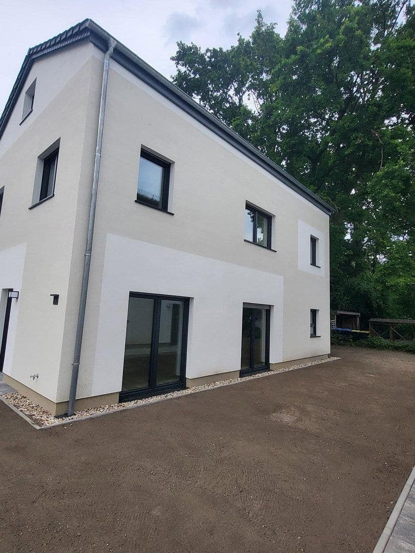 Prodej domu 150 m², pozemek 520 m², Finkenweg 16a, Falkensee, Braniborsko Prodej domu 150 m², pozemek 520 m², Finkenweg 16a, Falkensee, Braniborsko
