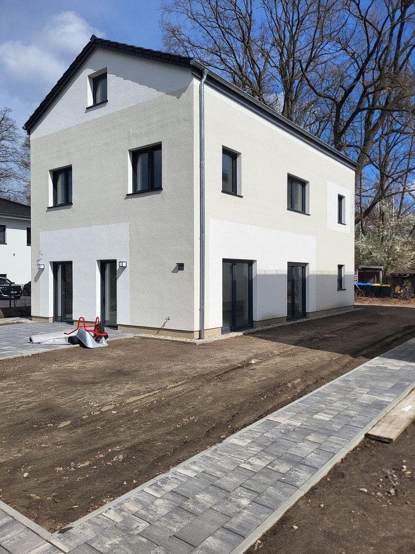 Prodej domu 150 m², pozemek 520 m², Finkenweg 16a, Falkensee, Braniborsko Prodej domu 150 m², pozemek 520 m², Finkenweg 16a, Falkensee, Braniborsko