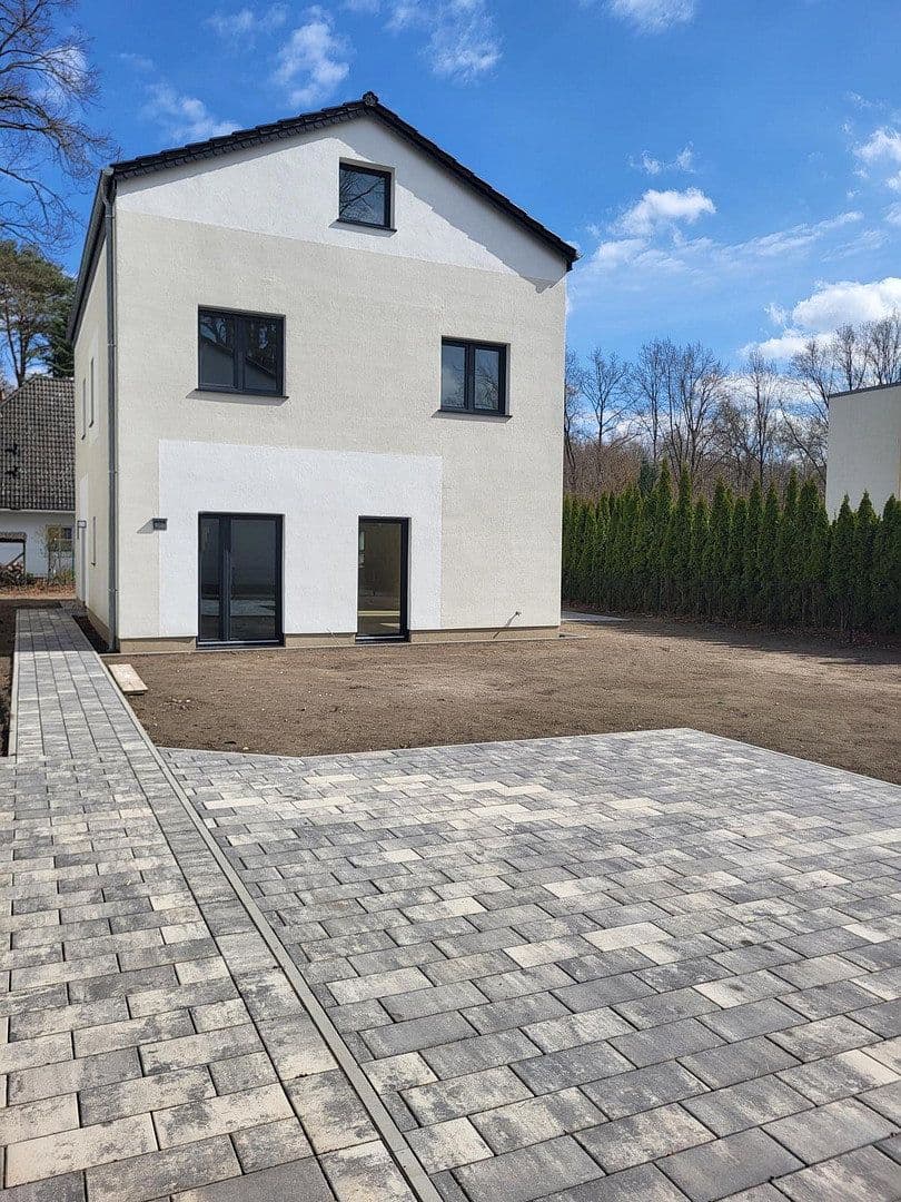 Prodej domu 150 m², pozemek 520 m², Finkenweg 16a, Falkensee, Braniborsko Prodej domu 150 m², pozemek 520 m², Finkenweg 16a, Falkensee, Braniborsko
