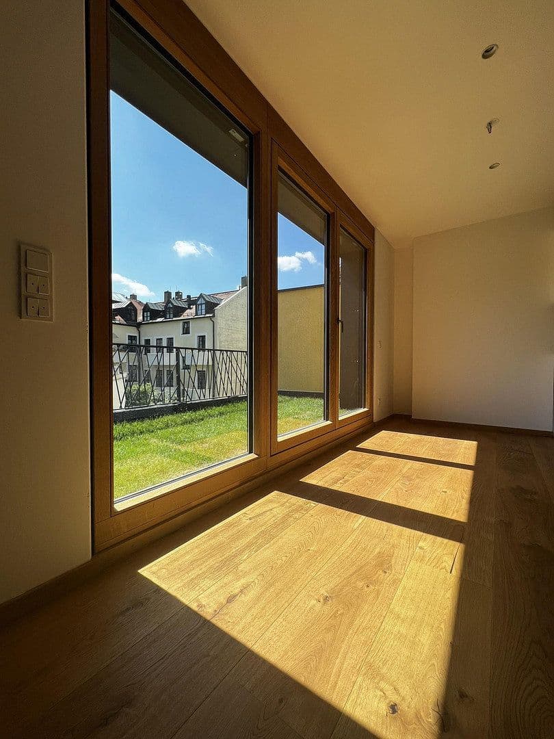 Pronájem bytu 3+1 90 m², Lerchenfeldstraße 28, München-Altstadt-Lehel, Bavorsko Pronájem bytu 3+1 90 m², Lerchenfeldstraße 28, München-Altstadt-Lehel, Bavorsko