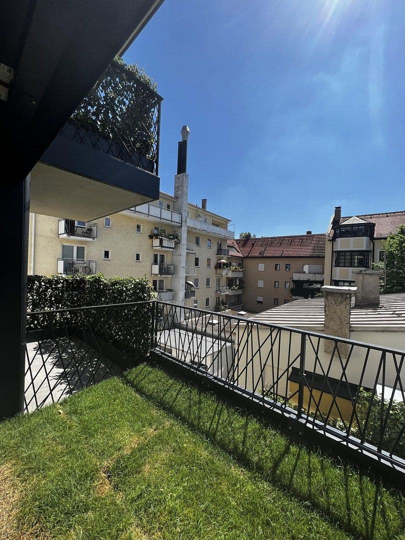 Pronájem bytu 3+1 90 m², Lerchenfeldstraße 28, München-Altstadt-Lehel, Bavorsko Pronájem bytu 3+1 90 m², Lerchenfeldstraße 28, München-Altstadt-Lehel, Bavorsko