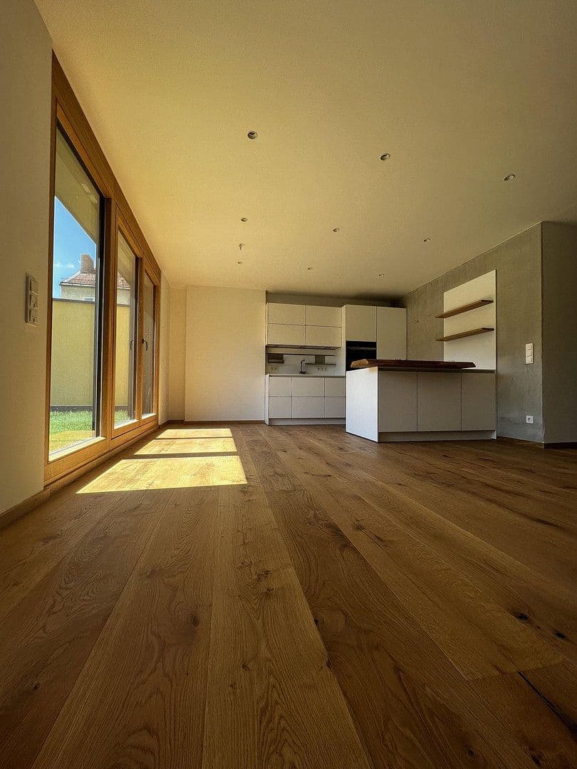 Pronájem bytu 3+1 90 m², Lerchenfeldstraße 28, München-Altstadt-Lehel, Bavorsko Pronájem bytu 3+1 90 m², Lerchenfeldstraße 28, München-Altstadt-Lehel, Bavorsko