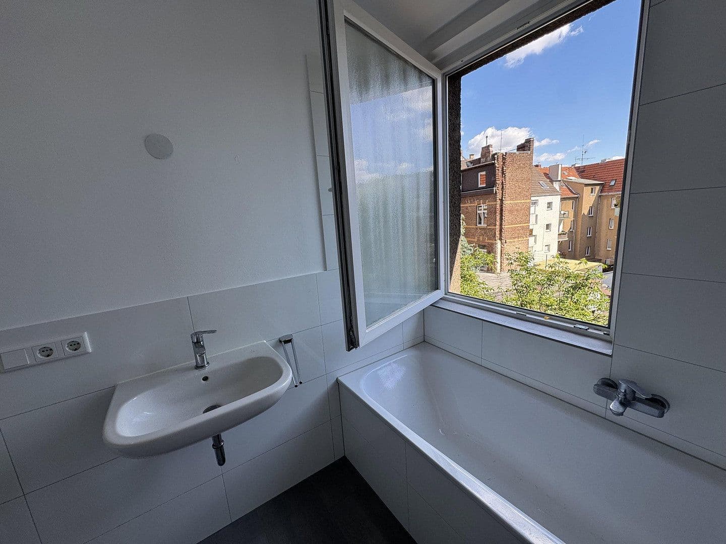 Pronájem bytu 1+1 74 m², Köln, Severní Porýní-Vestfálsko Pronájem bytu 1+1 74 m², Köln, Severní Porýní-Vestfálsko