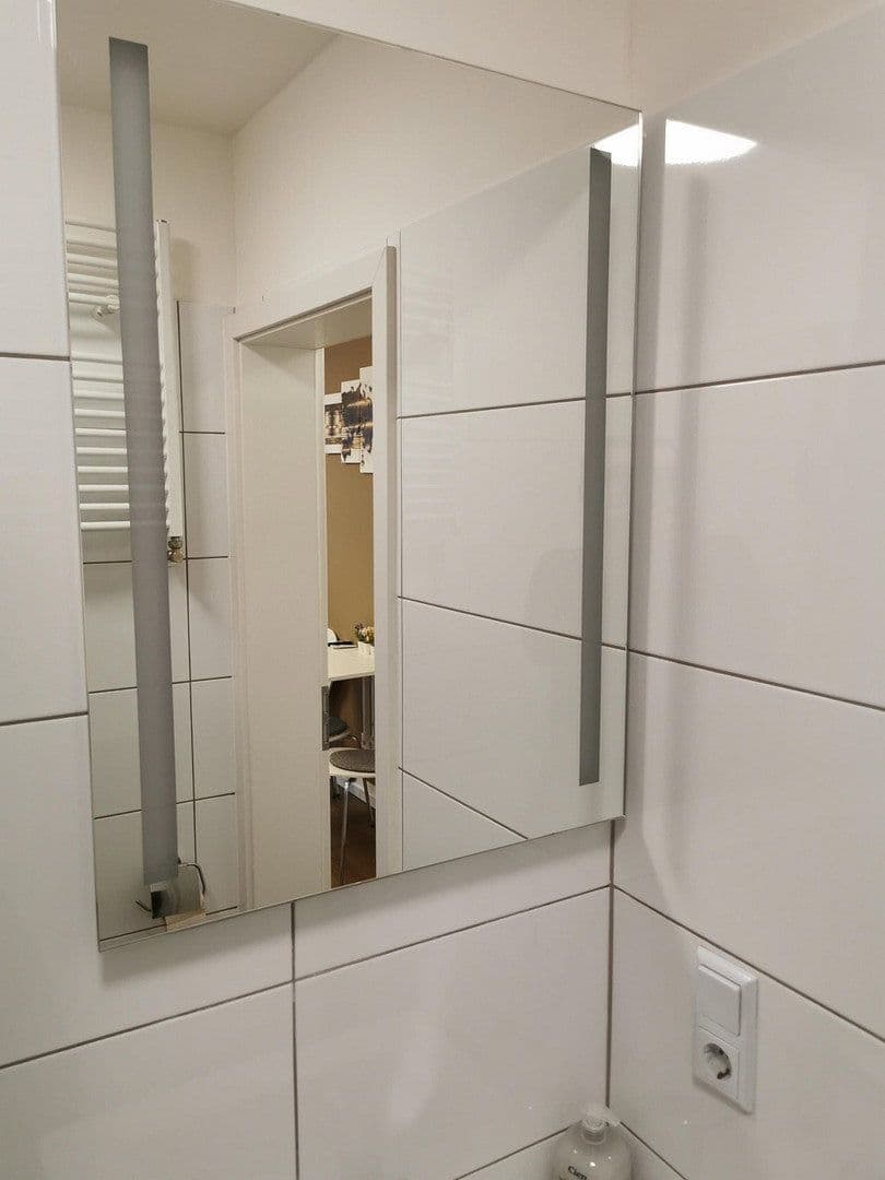 Pronájem bytu 1+1 25 m², Siemensstr. 40, Düsseldorf, Severní Porýní-Vestfálsko Pronájem bytu 1+1 25 m², Siemensstr. 40, Düsseldorf, Severní Porýní-Vestfálsko