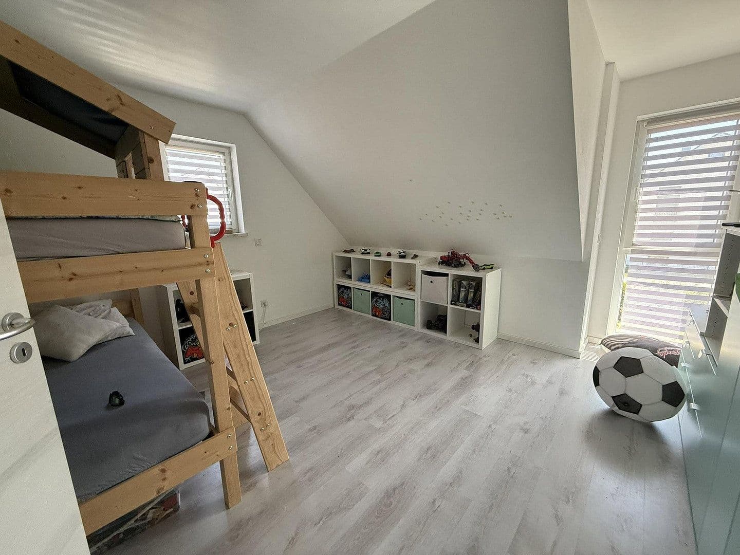 Prodej domu 160 m², pozemek 625 m², Dürrwangen, Bavorsko Prodej domu 160 m², pozemek 625 m², Dürrwangen, Bavorsko