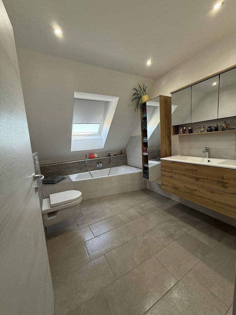 Prodej domu 160 m², pozemek 625 m², Dürrwangen, Bavorsko Prodej domu 160 m², pozemek 625 m², Dürrwangen, Bavorsko