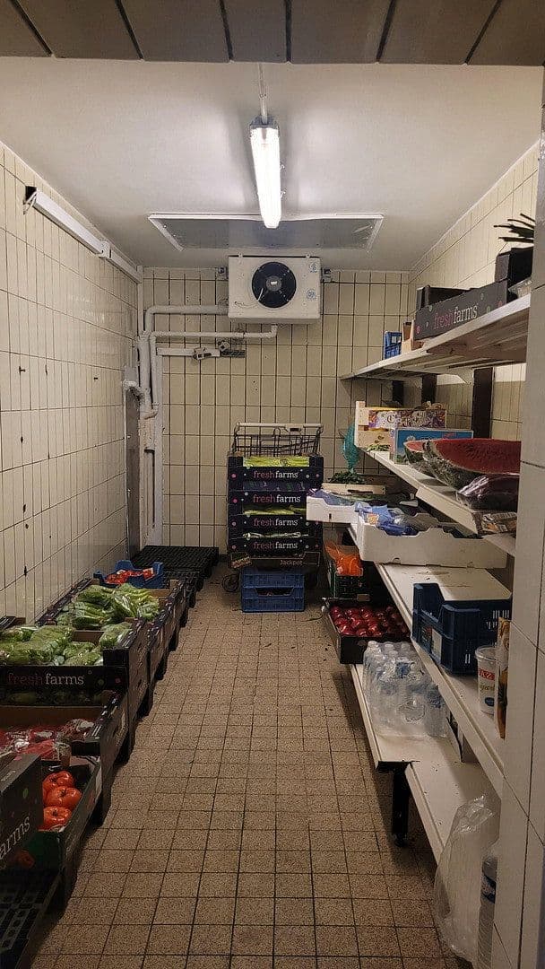 Prodej nebytového prostoru 1.465 m², Banaterstr.5, Bobingen, Bavorsko Prodej nebytového prostoru 1.465 m², Banaterstr.5, Bobingen, Bavorsko