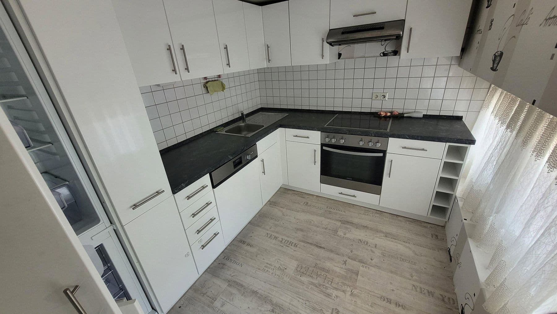 Prodej nebytového prostoru 1.465 m², Banaterstr.5, Bobingen, Bavorsko Prodej nebytového prostoru 1.465 m², Banaterstr.5, Bobingen, Bavorsko