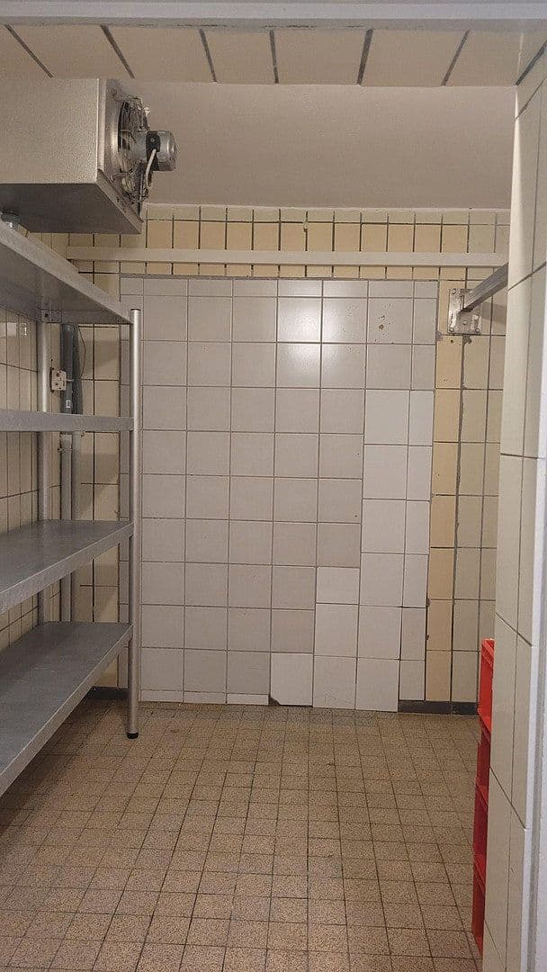 Prodej nebytového prostoru 1.465 m², Banaterstr.5, Bobingen, Bavorsko Prodej nebytového prostoru 1.465 m², Banaterstr.5, Bobingen, Bavorsko