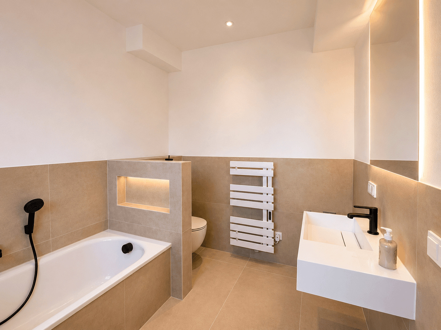 Prodej bytu 3+1 124 m², Breslauer Str. 27, Köln, Severní Porýní-Vestfálsko Prodej bytu 3+1 124 m², Breslauer Str. 27, Köln, Severní Porýní-Vestfálsko