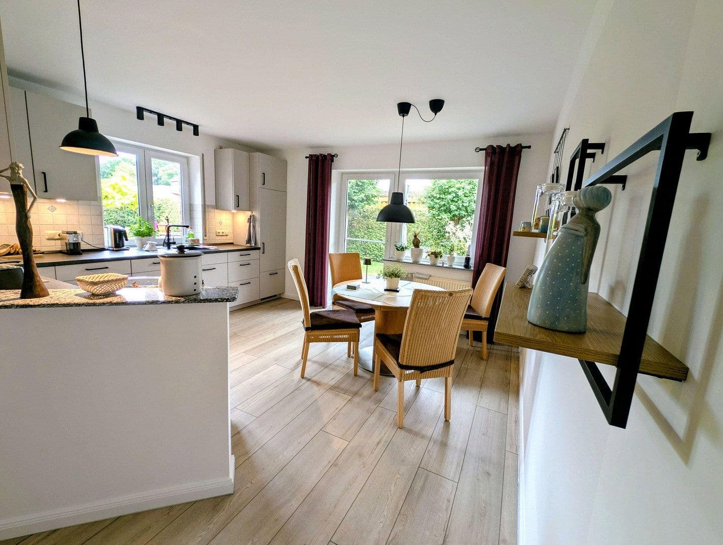 Prodej domu 188 m², pozemek 760 m², Jade, Dolní Sasko Prodej domu 188 m², pozemek 760 m², Jade, Dolní Sasko