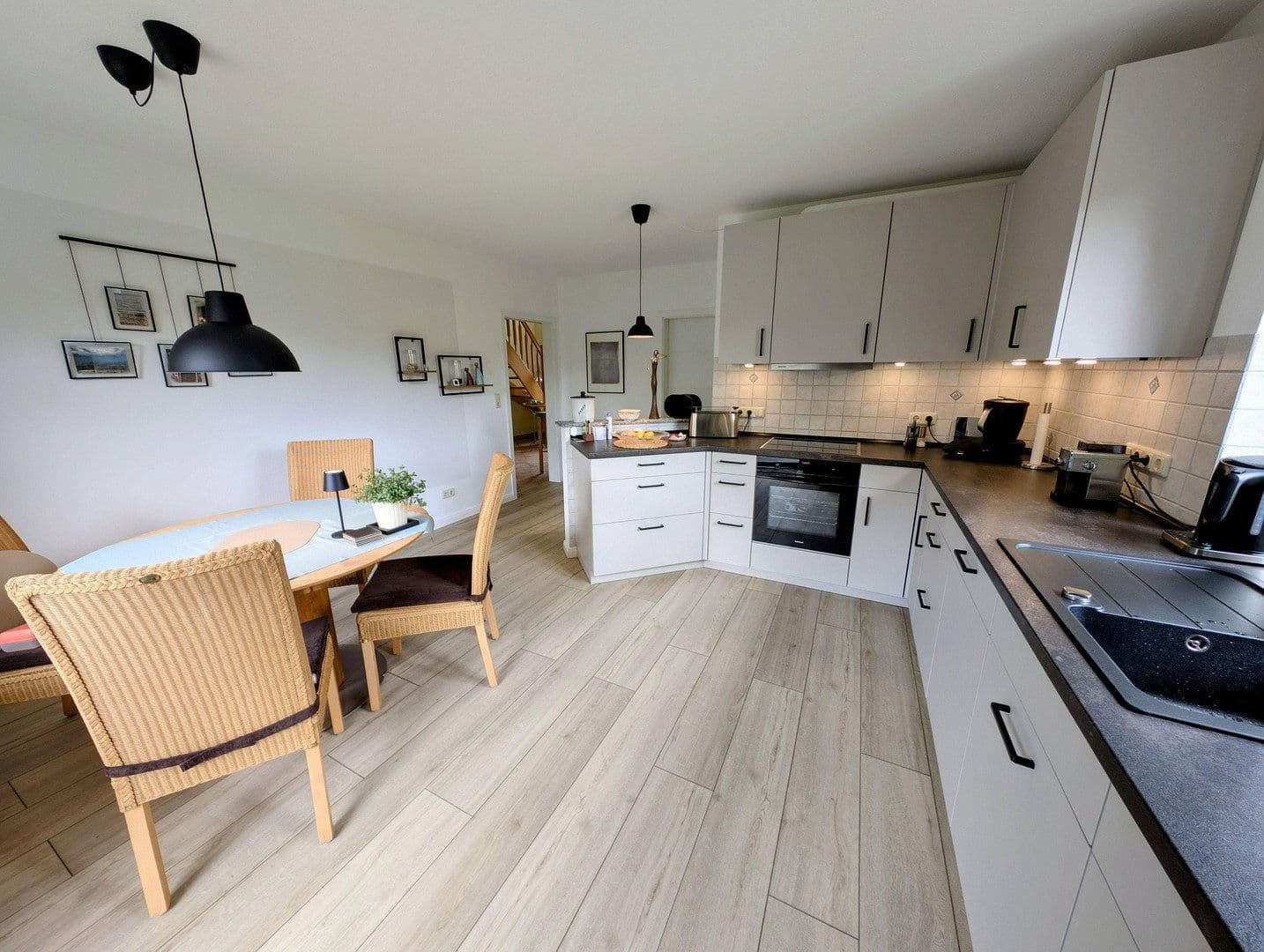 Prodej domu 188 m², pozemek 760 m², Jade, Dolní Sasko Prodej domu 188 m², pozemek 760 m², Jade, Dolní Sasko