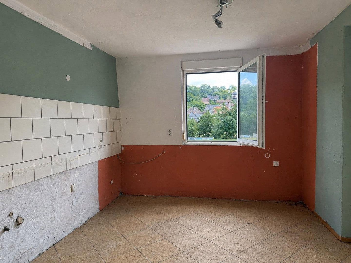 Prodej domu 185 m², pozemek 3.358 m², Adelsheim, Bádensko-Württembersko Prodej domu 185 m², pozemek 3.358 m², Adelsheim, Bádensko-Württembersko