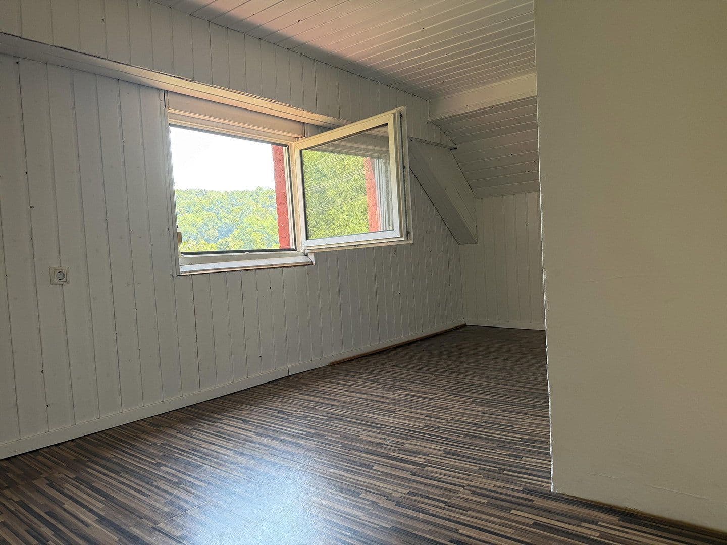 Prodej domu 185 m², pozemek 3.358 m², Adelsheim, Bádensko-Württembersko Prodej domu 185 m², pozemek 3.358 m², Adelsheim, Bádensko-Württembersko
