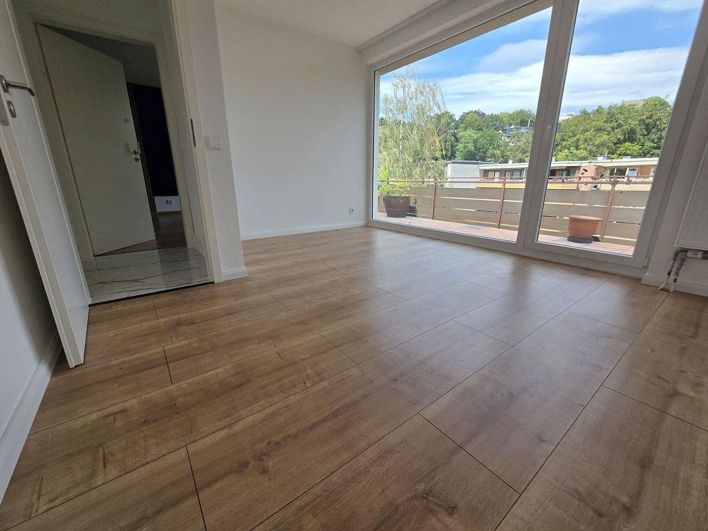 Pronájem bytu 3+1 93 m², Düsseldorf, Severní Porýní-Vestfálsko Pronájem bytu 3+1 93 m², Düsseldorf, Severní Porýní-Vestfálsko