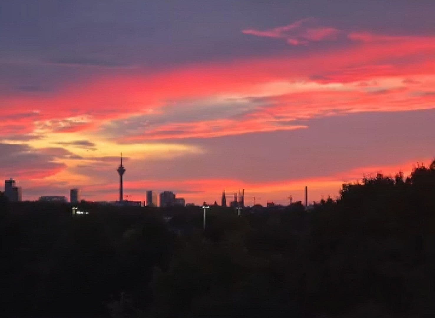 Pronájem bytu 3+1 93 m², Düsseldorf, Severní Porýní-Vestfálsko Pronájem bytu 3+1 93 m², Düsseldorf, Severní Porýní-Vestfálsko