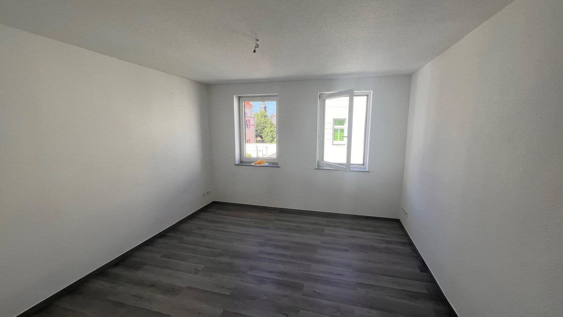 Prodej domu 279 m², pozemek 345 m², Schkeuditz, Sasko Prodej domu 279 m², pozemek 345 m², Schkeuditz, Sasko