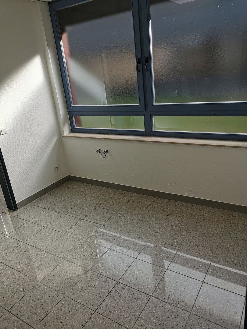 Pronájem kanceláře 248 m², Oldenburger Straße 25, Delmenhorst, Dolní Sasko Pronájem kanceláře 248 m², Oldenburger Straße 25, Delmenhorst, Dolní Sasko