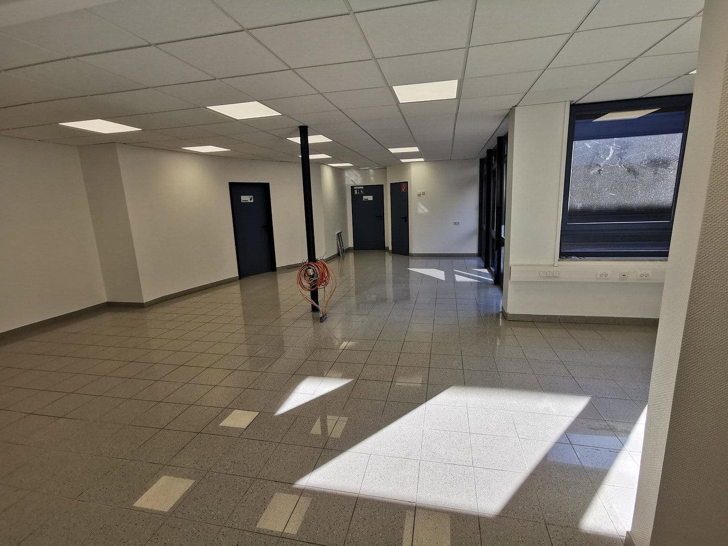 Pronájem kanceláře 248 m², Oldenburger Straße 25, Delmenhorst, Dolní Sasko Pronájem kanceláře 248 m², Oldenburger Straße 25, Delmenhorst, Dolní Sasko