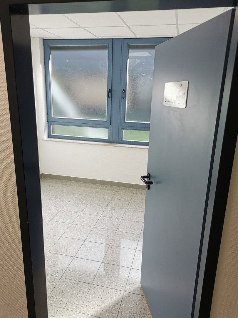 Pronájem kanceláře 248 m², Oldenburger Straße 25, Delmenhorst, Dolní Sasko Pronájem kanceláře 248 m², Oldenburger Straße 25, Delmenhorst, Dolní Sasko