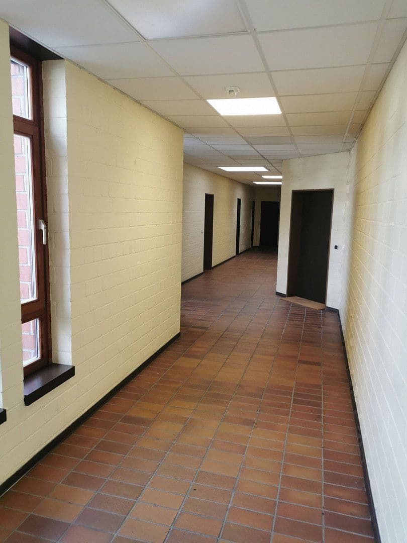 Pronájem kanceláře 248 m², Oldenburger Straße 25, Delmenhorst, Dolní Sasko Pronájem kanceláře 248 m², Oldenburger Straße 25, Delmenhorst, Dolní Sasko