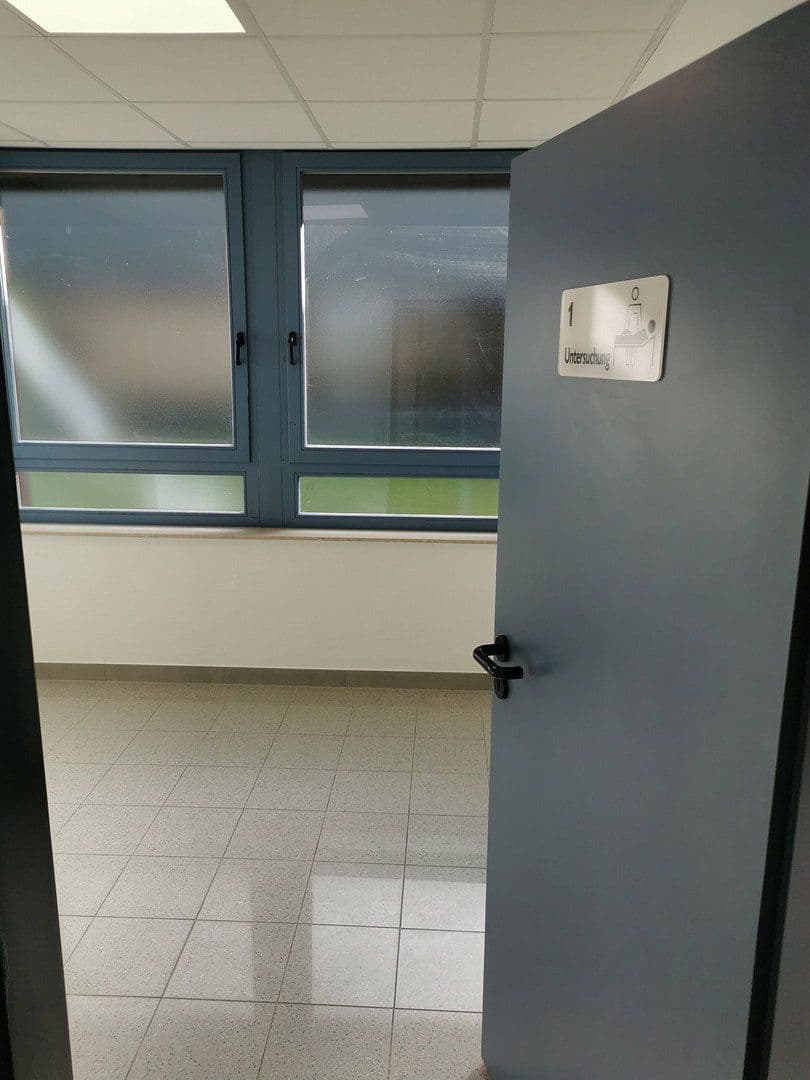 Pronájem kanceláře 248 m², Oldenburger Straße 25, Delmenhorst, Dolní Sasko Pronájem kanceláře 248 m², Oldenburger Straße 25, Delmenhorst, Dolní Sasko