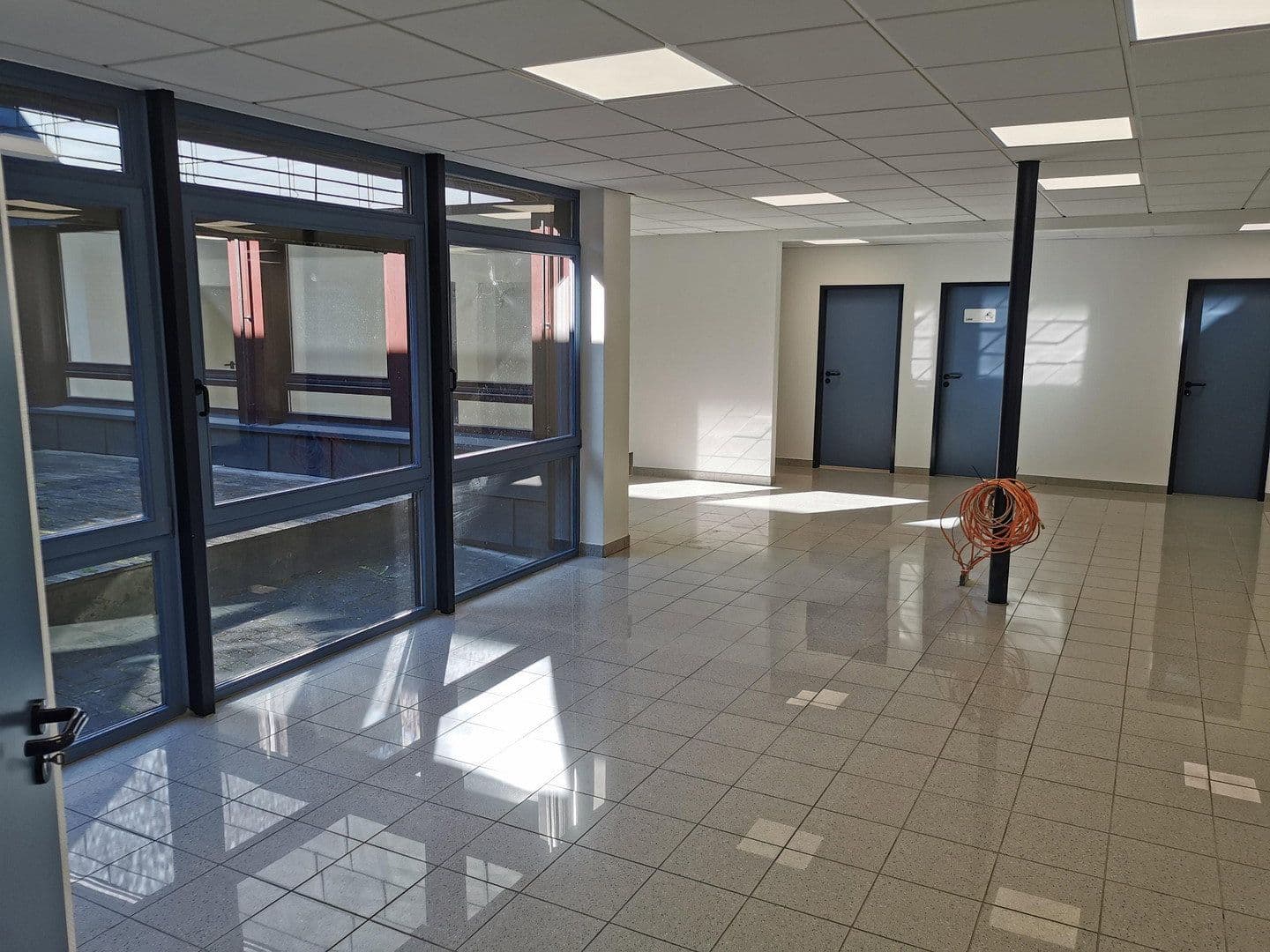 Pronájem kanceláře 248 m², Oldenburger Straße 25, Delmenhorst, Dolní Sasko Pronájem kanceláře 248 m², Oldenburger Straße 25, Delmenhorst, Dolní Sasko
