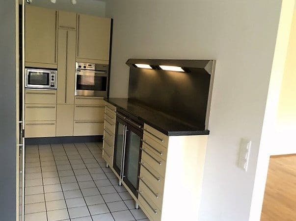 Prodej bytu 2+1 72 m², Fürstenbergerstr. 168, Frankfurt am Main, Hessen Prodej bytu 2+1 72 m², Fürstenbergerstr. 168, Frankfurt am Main, Hessen