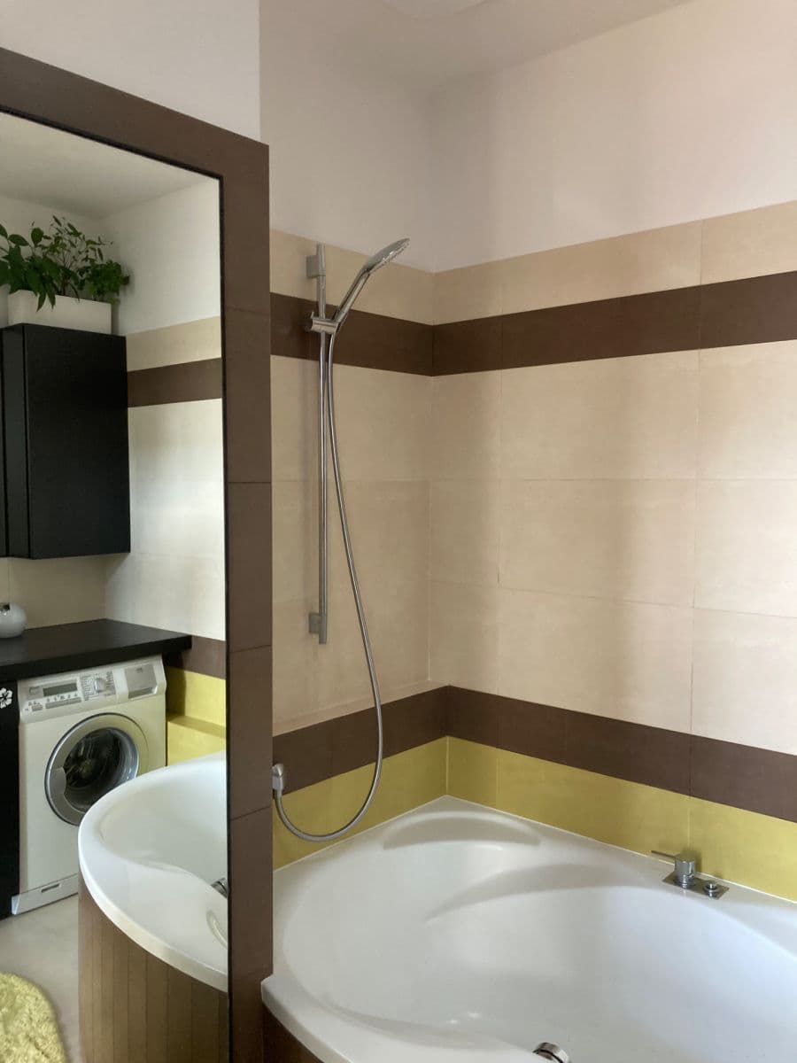 Pronájem bytu 2+kk 56 m², U Náměstí, Dolní Břežany, Středočeský kraj Pronájem bytu 2+kk 56 m², U Náměstí, Dolní Břežany, Středočeský kraj