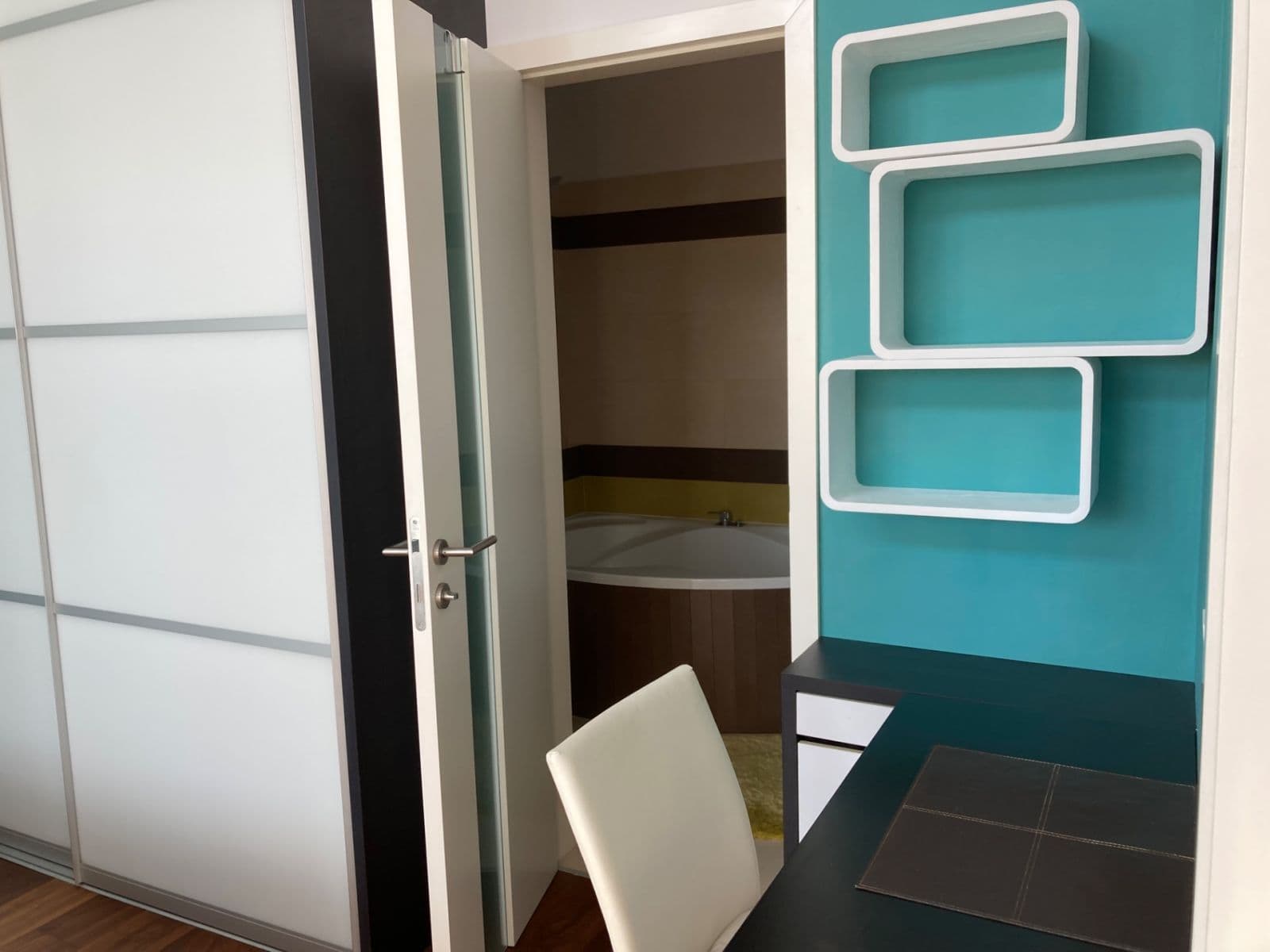 Pronájem bytu 2+kk 56 m², U Náměstí, Dolní Břežany, Středočeský kraj Pronájem bytu 2+kk 56 m², U Náměstí, Dolní Břežany, Středočeský kraj