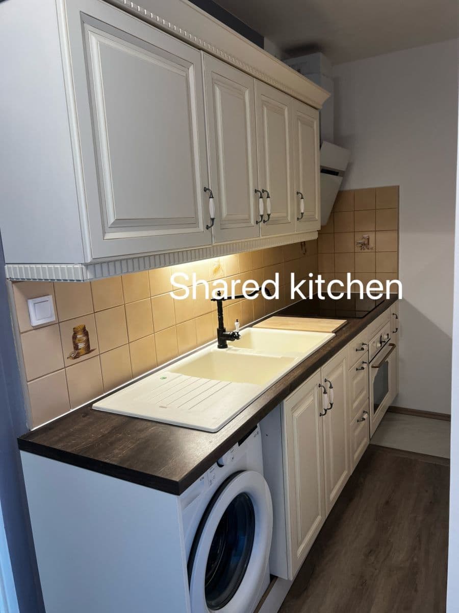 Pronájem bytu 4+kk 13 m², Mezi Školami, Praha, Praha Pronájem bytu 4+kk 13 m², Mezi Školami, Praha, Praha