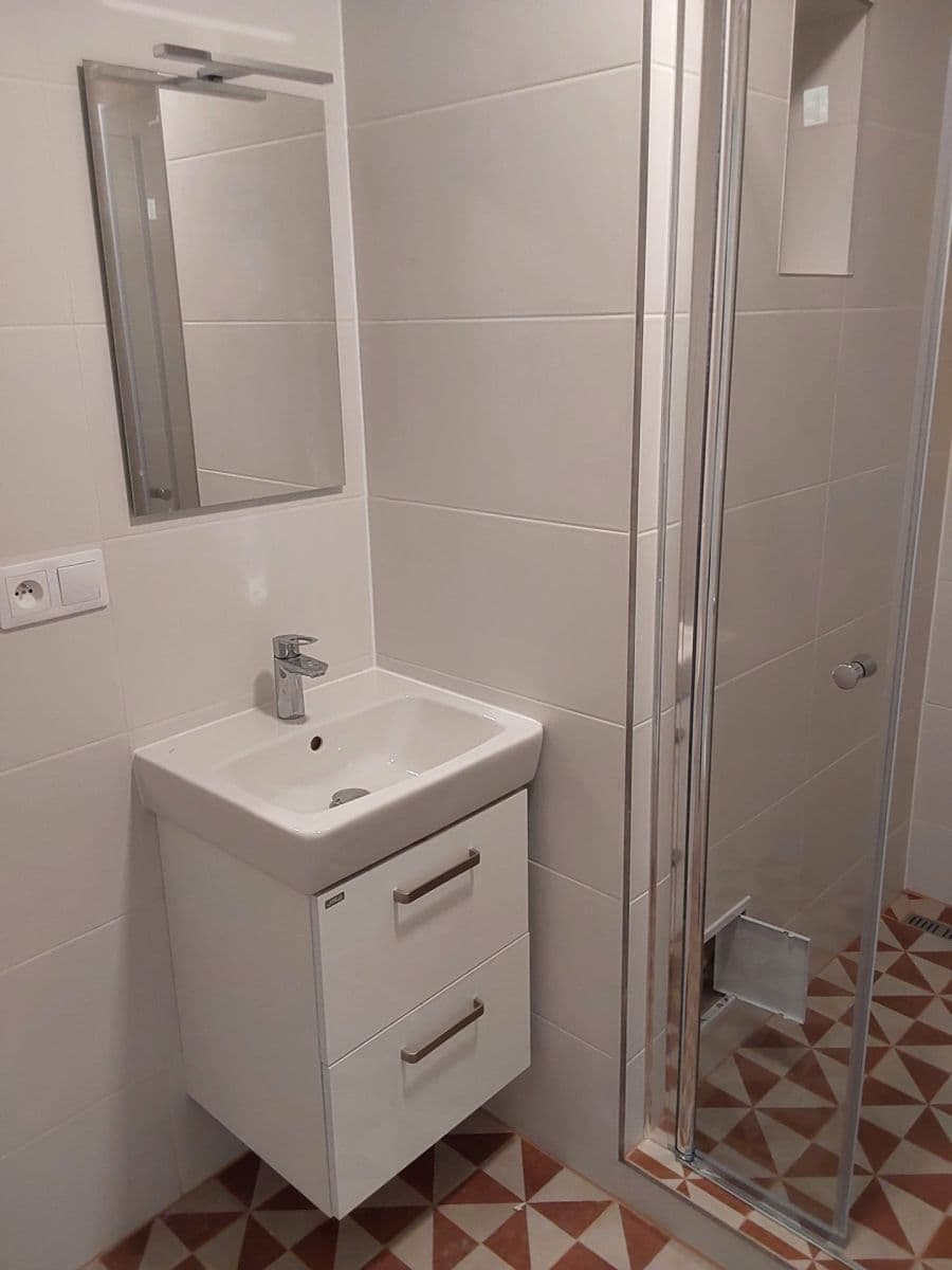Pronájem bytu 2+kk 42 m², Madridská, Praha, Praha Pronájem bytu 2+kk 42 m², Madridská, Praha, Praha