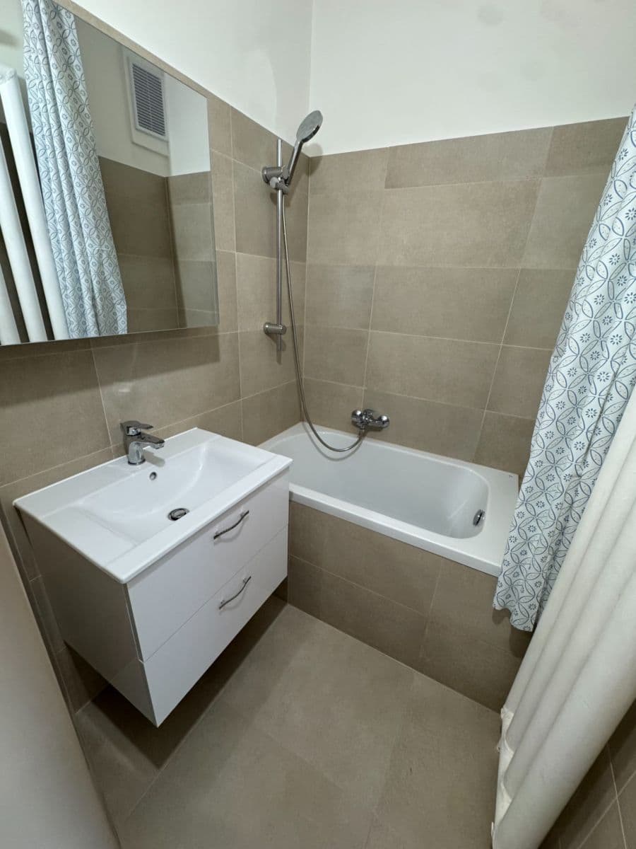 Pronájem bytu 1+1 35 m², Pakoměřická, Praha, Praha Pronájem bytu 1+1 35 m², Pakoměřická, Praha, Praha