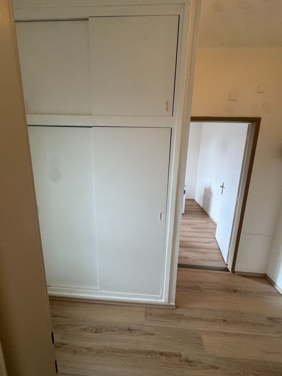 Pronájem bytu 1+1 35 m², Pakoměřická, Praha, Praha Pronájem bytu 1+1 35 m², Pakoměřická, Praha, Praha