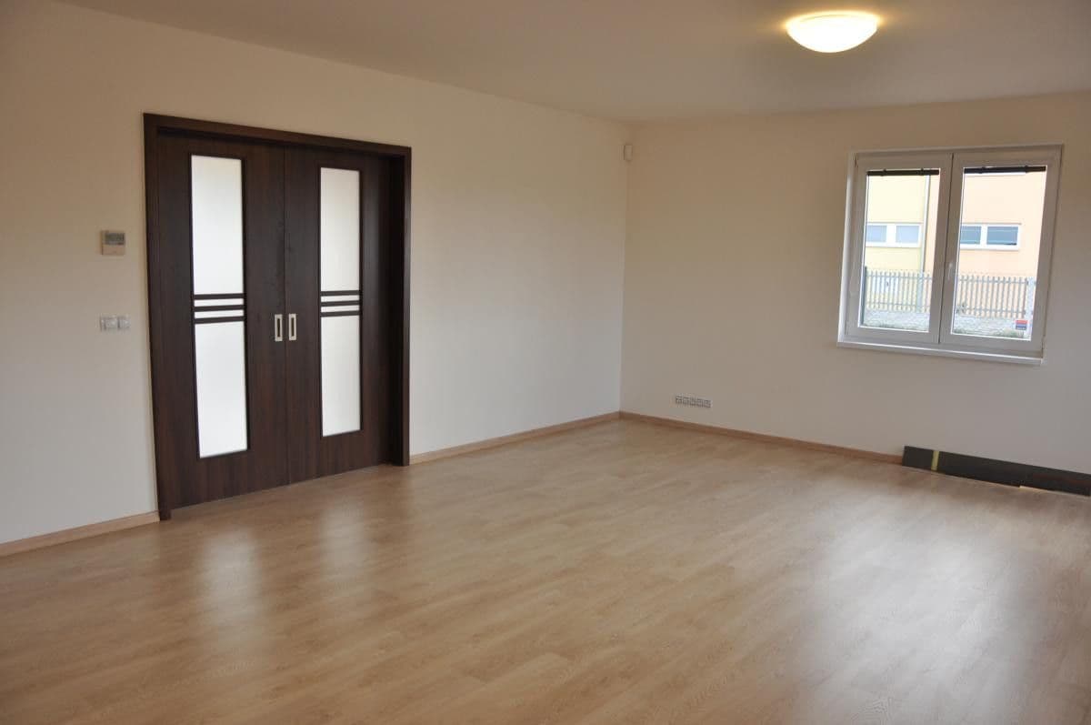 Pronájem domu 190 m², pozemek 680 m², U Váhy, Šestajovice, Středočeský kraj Pronájem domu 190 m², pozemek 680 m², U Váhy, Šestajovice, Středočeský kraj