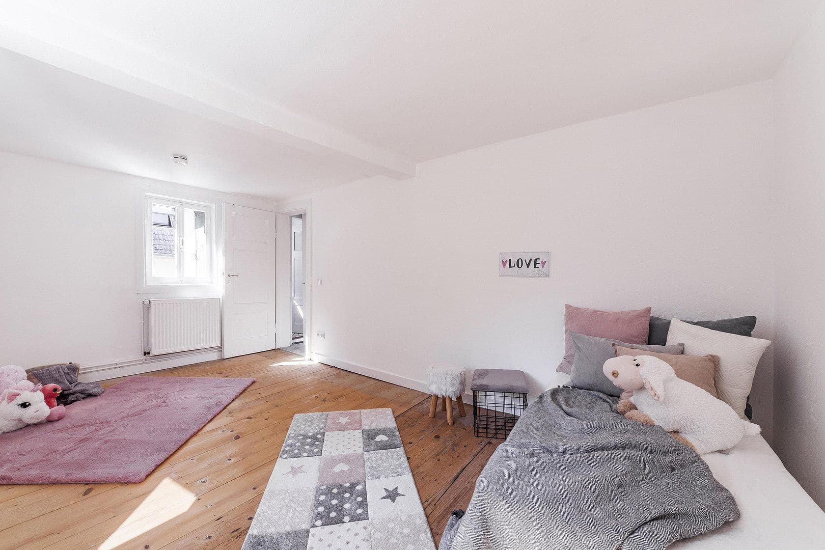 Prodej domu 115 m², pozemek 357 m², Frankfurt, Hessen Prodej domu 115 m², pozemek 357 m², Frankfurt, Hessen