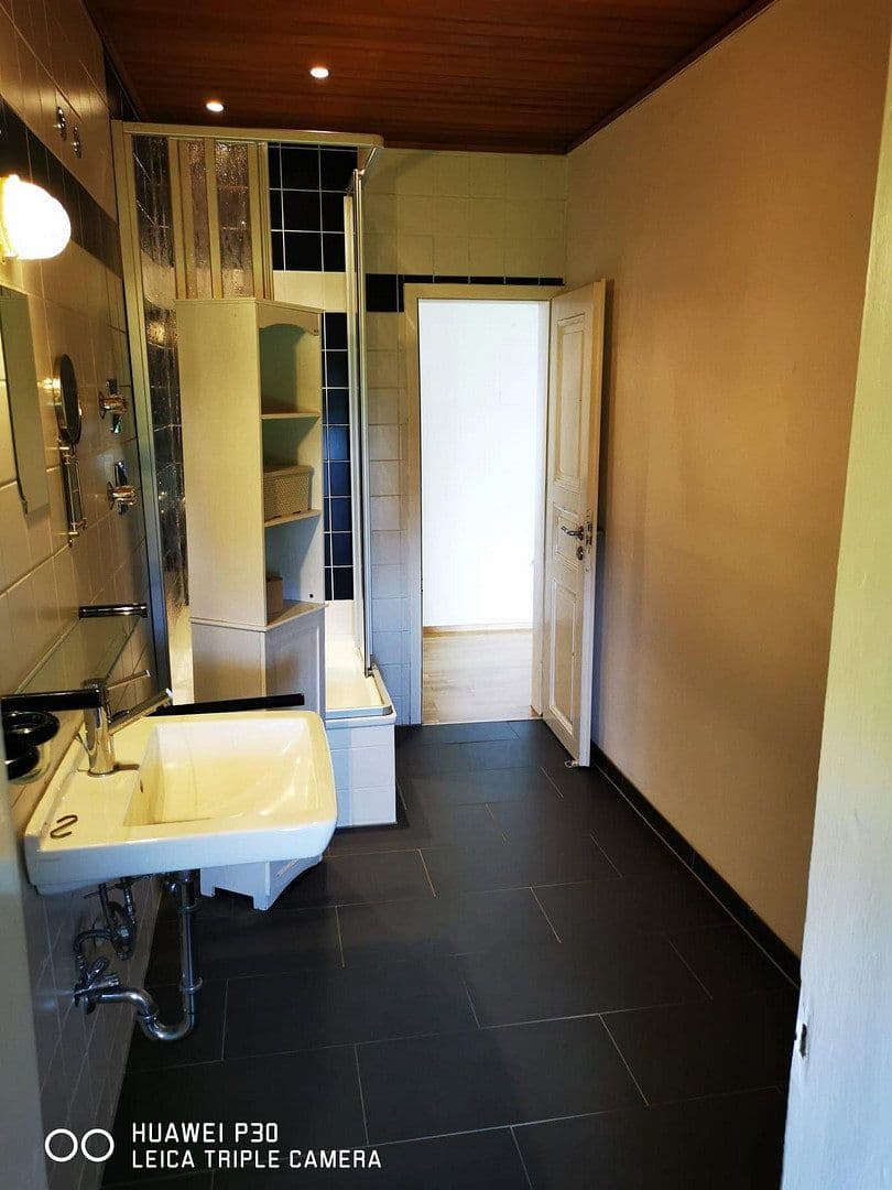 Prodej domu 222 m², pozemek 639 m², Ahnatalstraße 58, Kassel, Hessen Prodej domu 222 m², pozemek 639 m², Ahnatalstraße 58, Kassel, Hessen