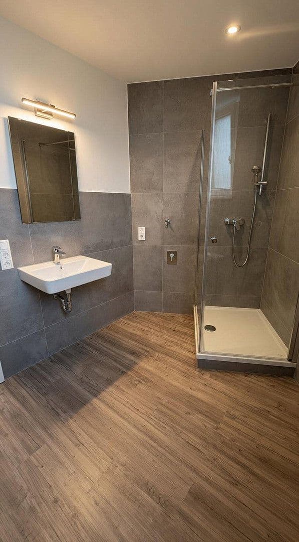 Pronájem bytu 4+1 120 m², Dellstr.1A, Duisburg, Severní Porýní-Vestfálsko Pronájem bytu 4+1 120 m², Dellstr.1A, Duisburg, Severní Porýní-Vestfálsko