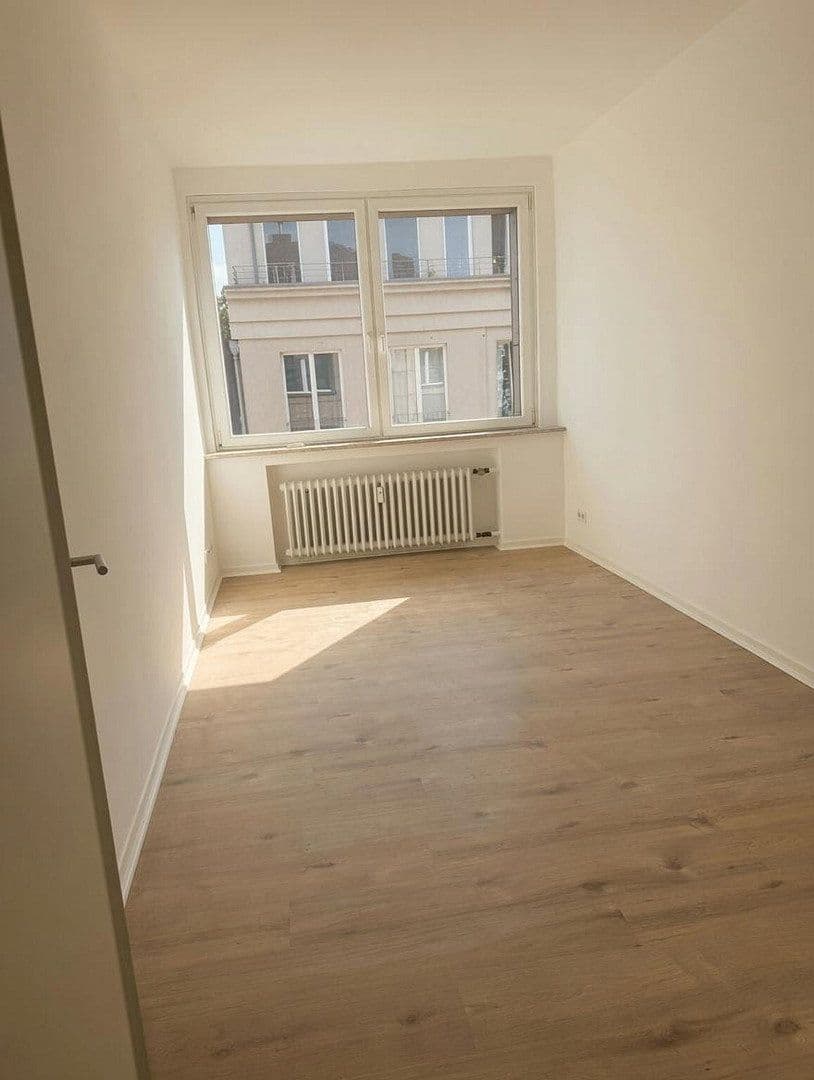 Pronájem bytu 4+1 120 m², Dellstr.1A, Duisburg, Severní Porýní-Vestfálsko Pronájem bytu 4+1 120 m², Dellstr.1A, Duisburg, Severní Porýní-Vestfálsko