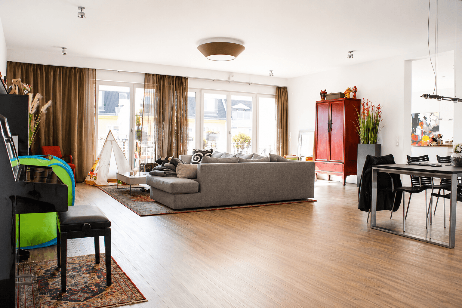 Prodej bytu 4+1 220 m², Berlin, Berlín Prodej bytu 4+1 220 m², Berlin, Berlín