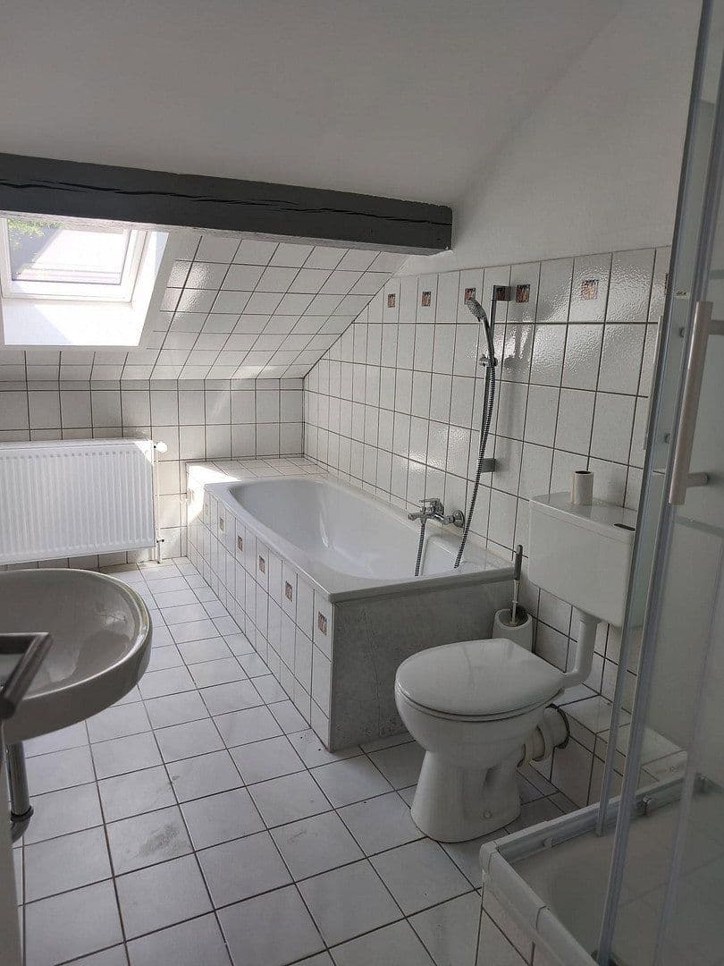 Pronájem bytu 4+1 98 m², Henschelstrasse 3, Wilhelmshaven, Dolní Sasko Pronájem bytu 4+1 98 m², Henschelstrasse 3, Wilhelmshaven, Dolní Sasko