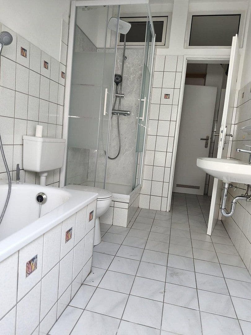 Pronájem bytu 4+1 98 m², Henschelstrasse 3, Wilhelmshaven, Dolní Sasko Pronájem bytu 4+1 98 m², Henschelstrasse 3, Wilhelmshaven, Dolní Sasko