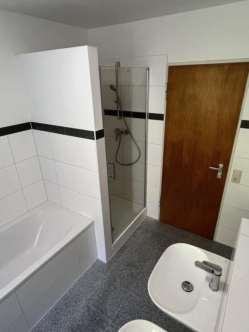 Pronájem bytu 4+1 125 m², Nürtingen, Bádensko-Württembersko Pronájem bytu 4+1 125 m², Nürtingen, Bádensko-Württembersko