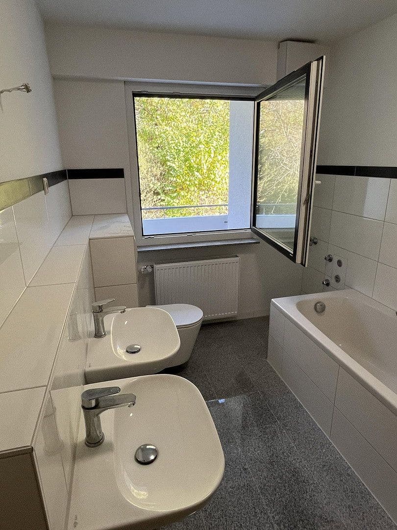 Pronájem bytu 4+1 125 m², Nürtingen, Bádensko-Württembersko Pronájem bytu 4+1 125 m², Nürtingen, Bádensko-Württembersko